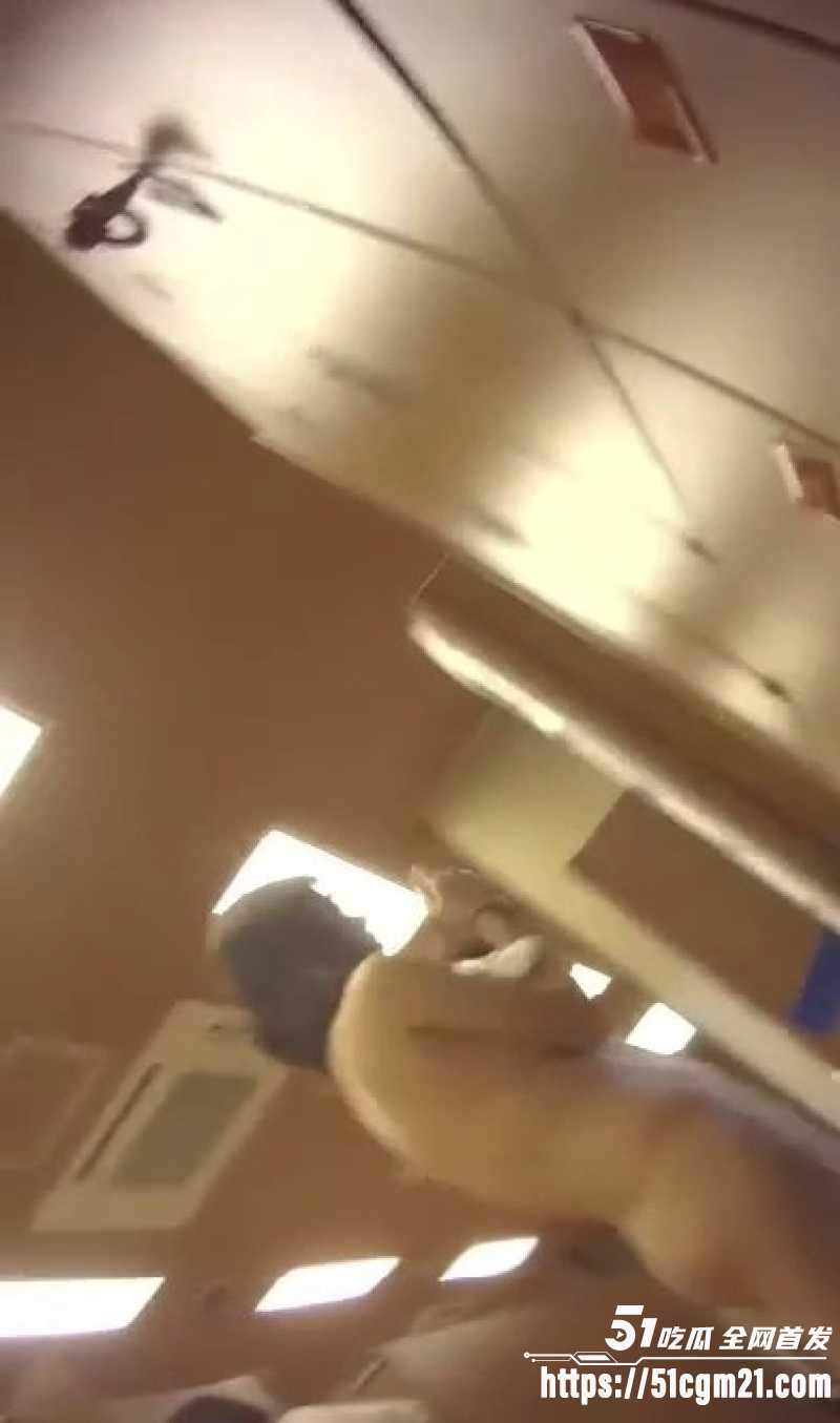 美少妇洗澡被偷拍 7 美少妇洗澡被偷拍 7