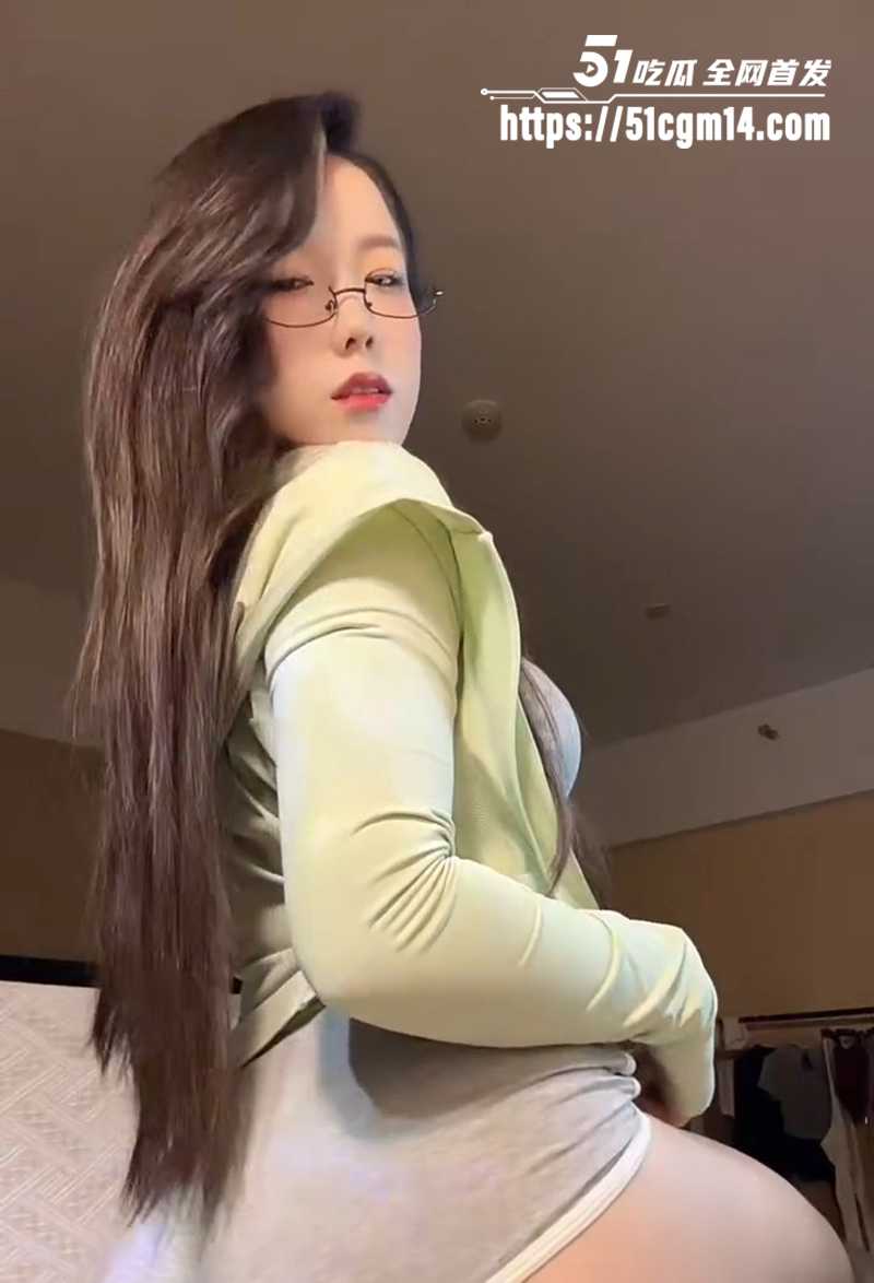 抖音健身博主霏霏爱拿铁定制福利视频流出6拷贝