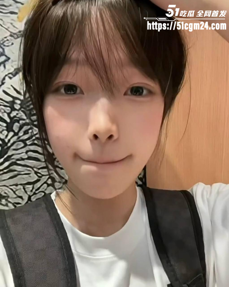 柳州学生妹 孙莹莹 服侍金主被无套后入爆操 1