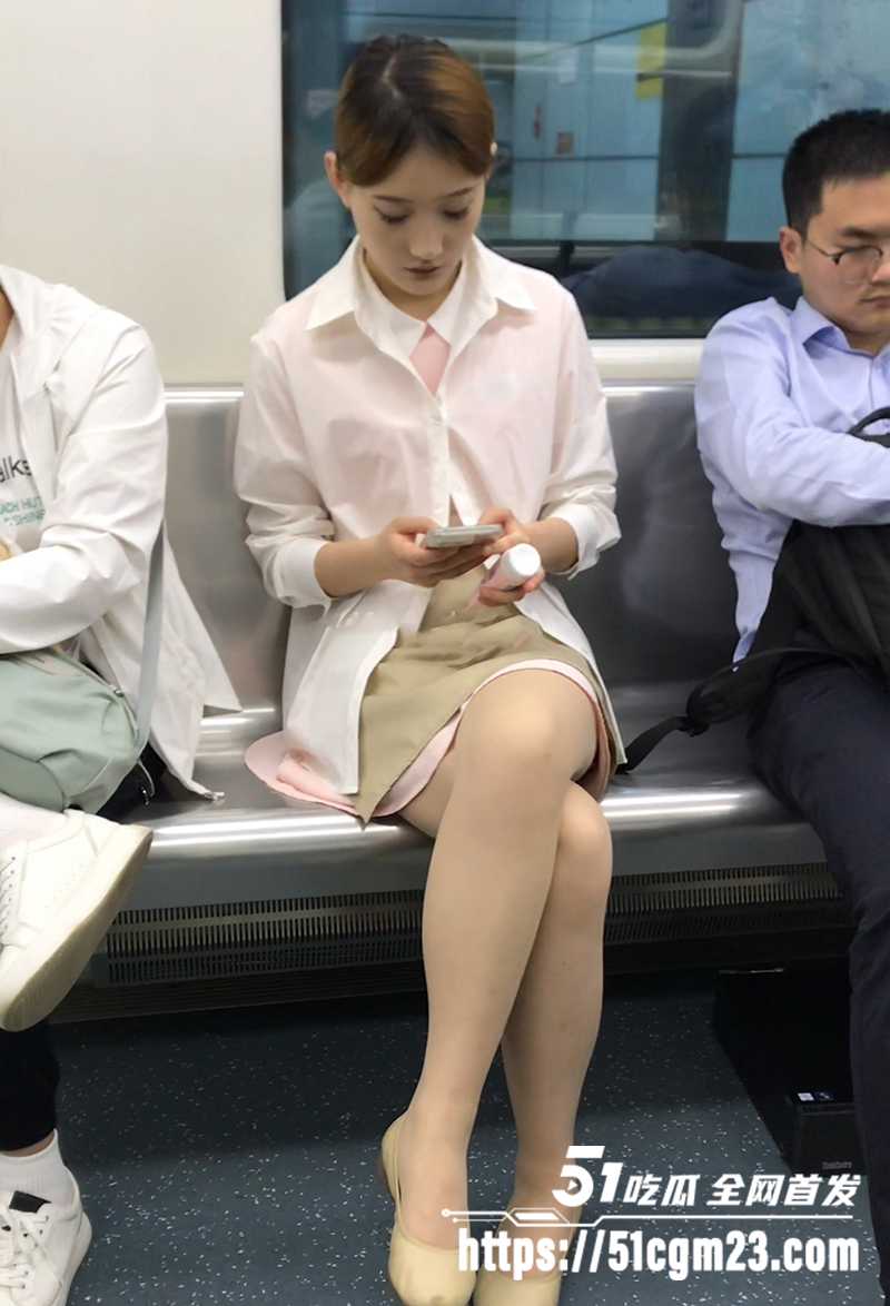 好利来小姐姐抄底偷拍福利 5 拷贝