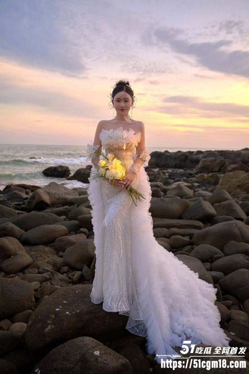 厦门巨乳人妻与老公居家性爱自拍 3