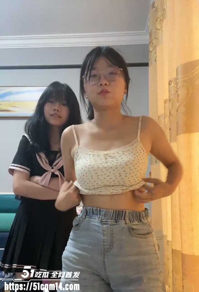 顶级嫩妹网黄困困兔带闺蜜裸播视频流出2拷贝