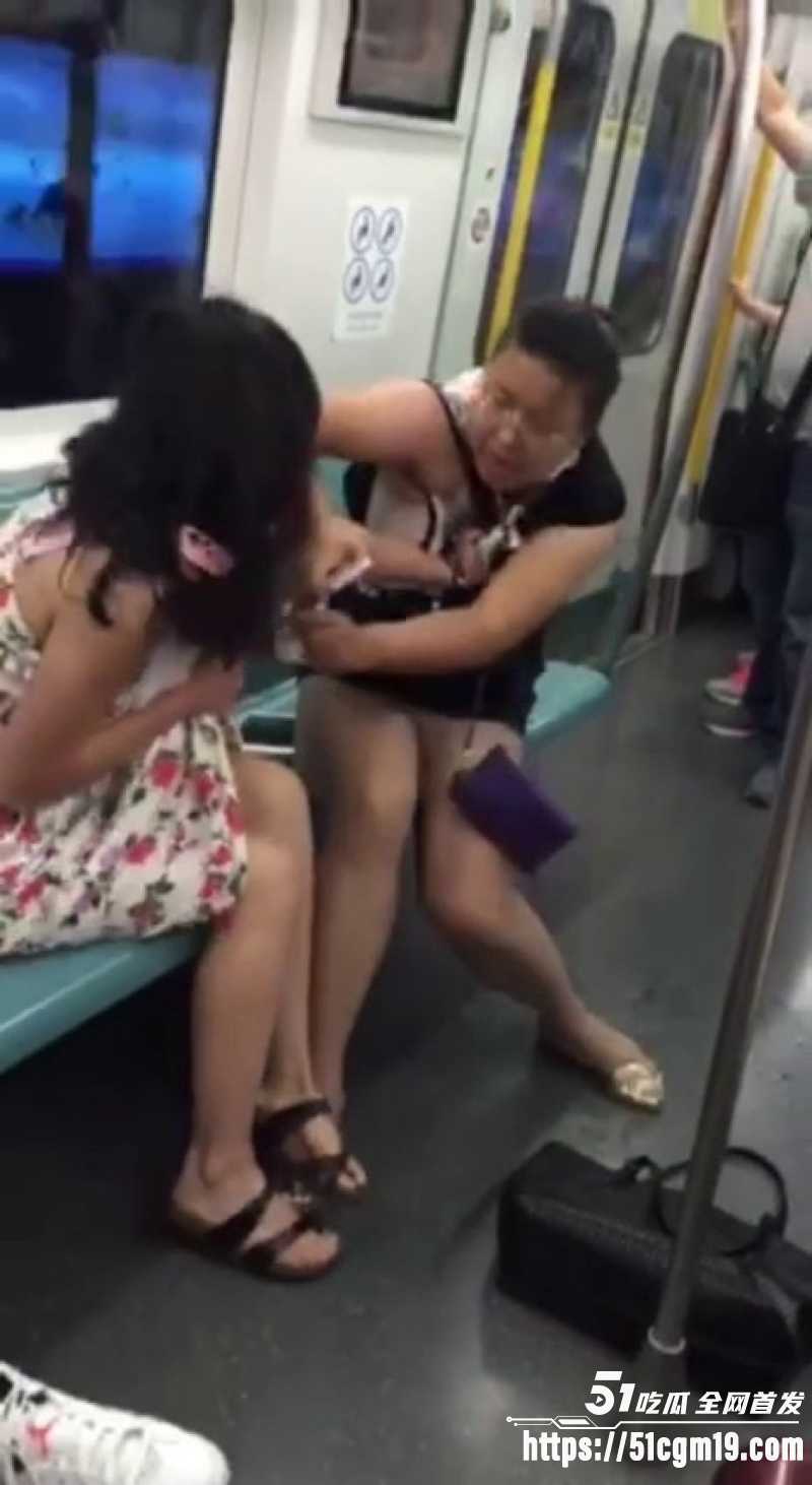 小仙女和大姨地铁互撕 7