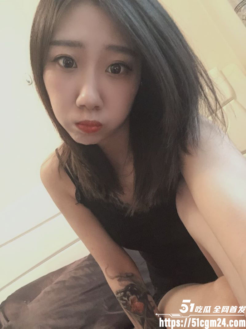 在德博士钟义迷奸女友7次 5