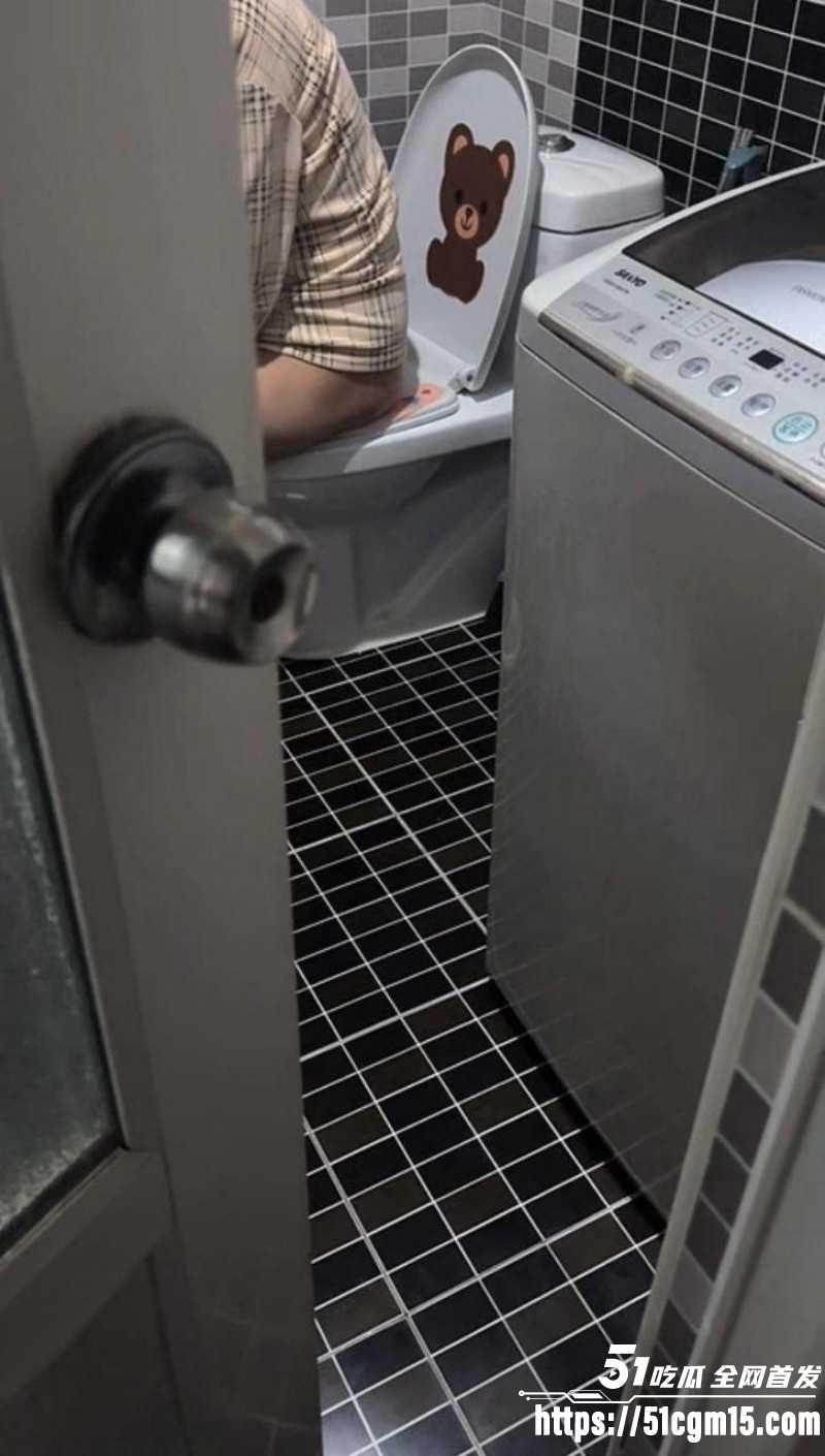 真实小王子对镜后入操老妈02