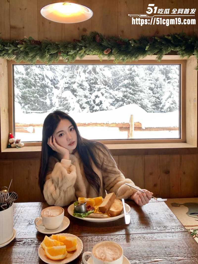 清纯少女遭金主调教私拍 3 清纯少女遭金主调教私拍 3