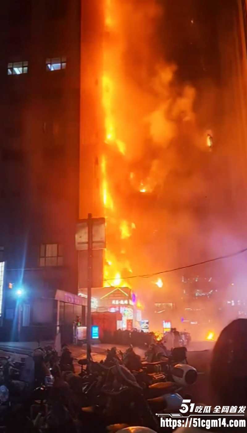 山西太原亲贤北街火灾现场视频04