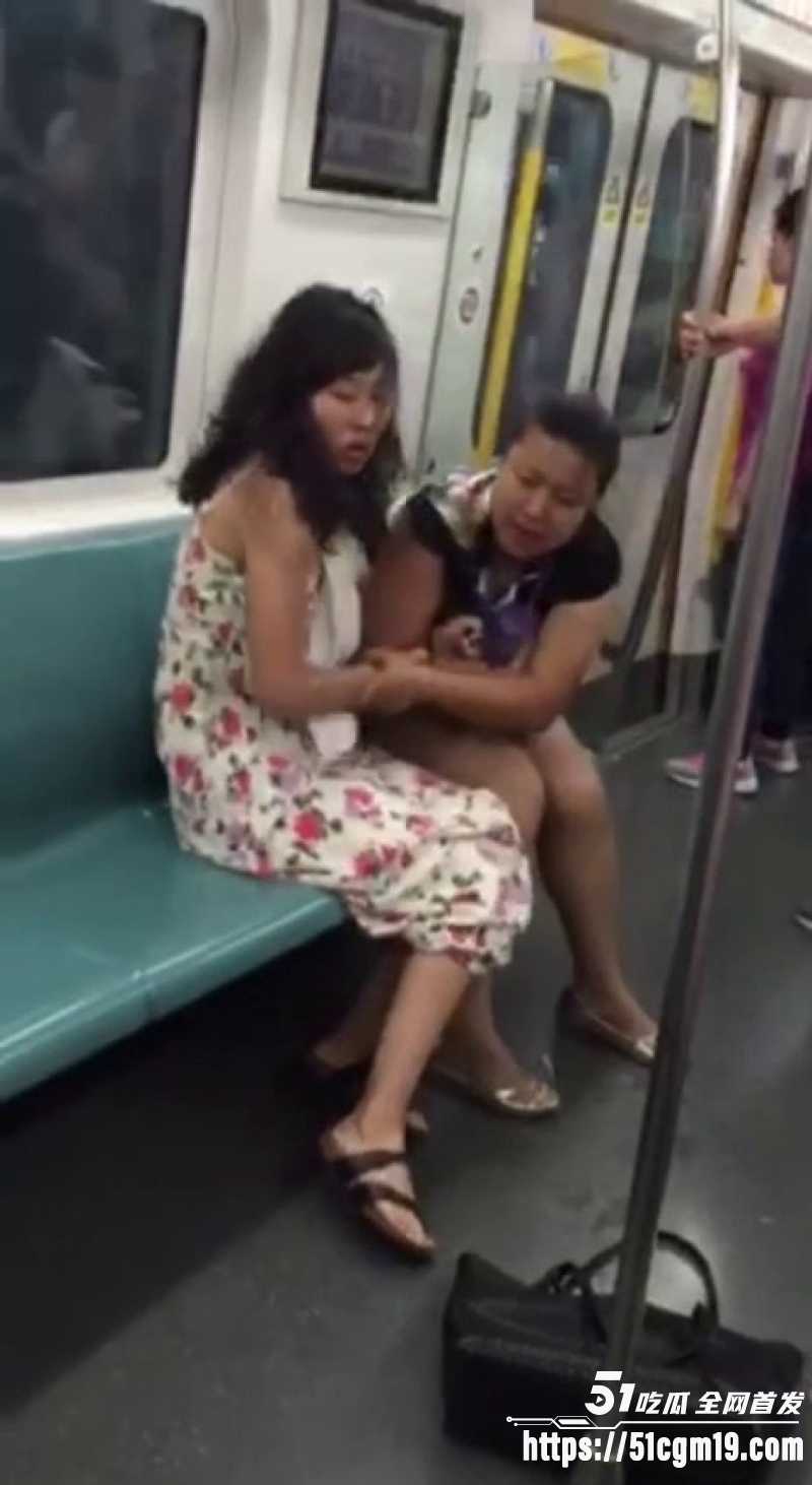 小仙女和大姨地铁互撕 9