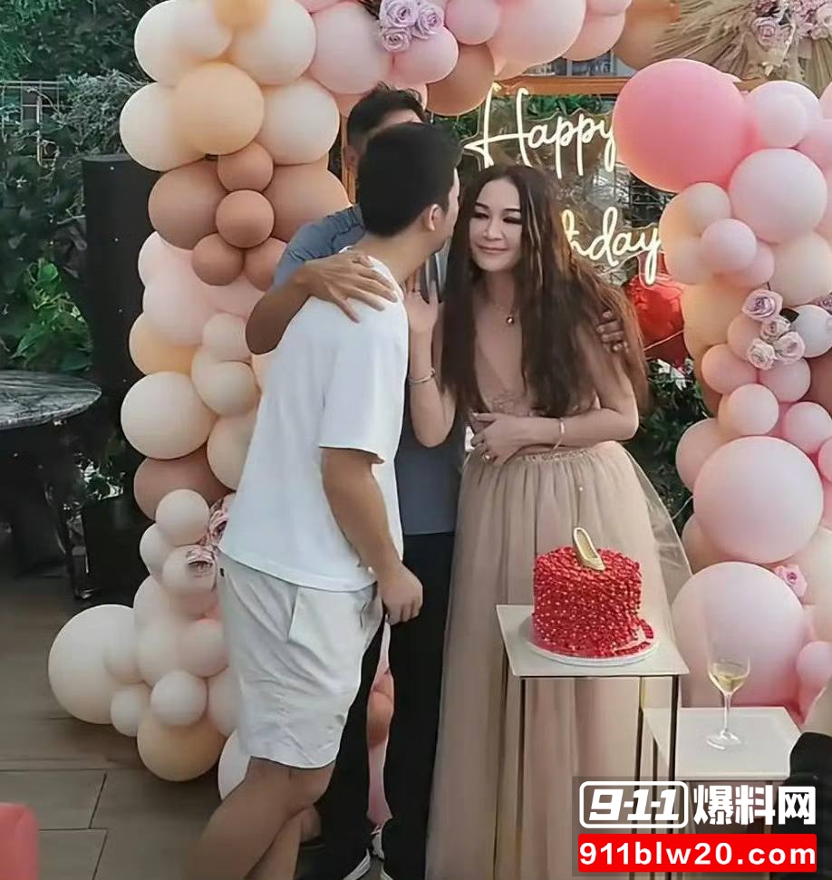 香港知名艺人温碧霞10