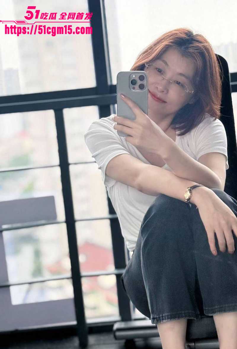 32岁极品高颜值短发人妻约炮视频曝光1拷贝