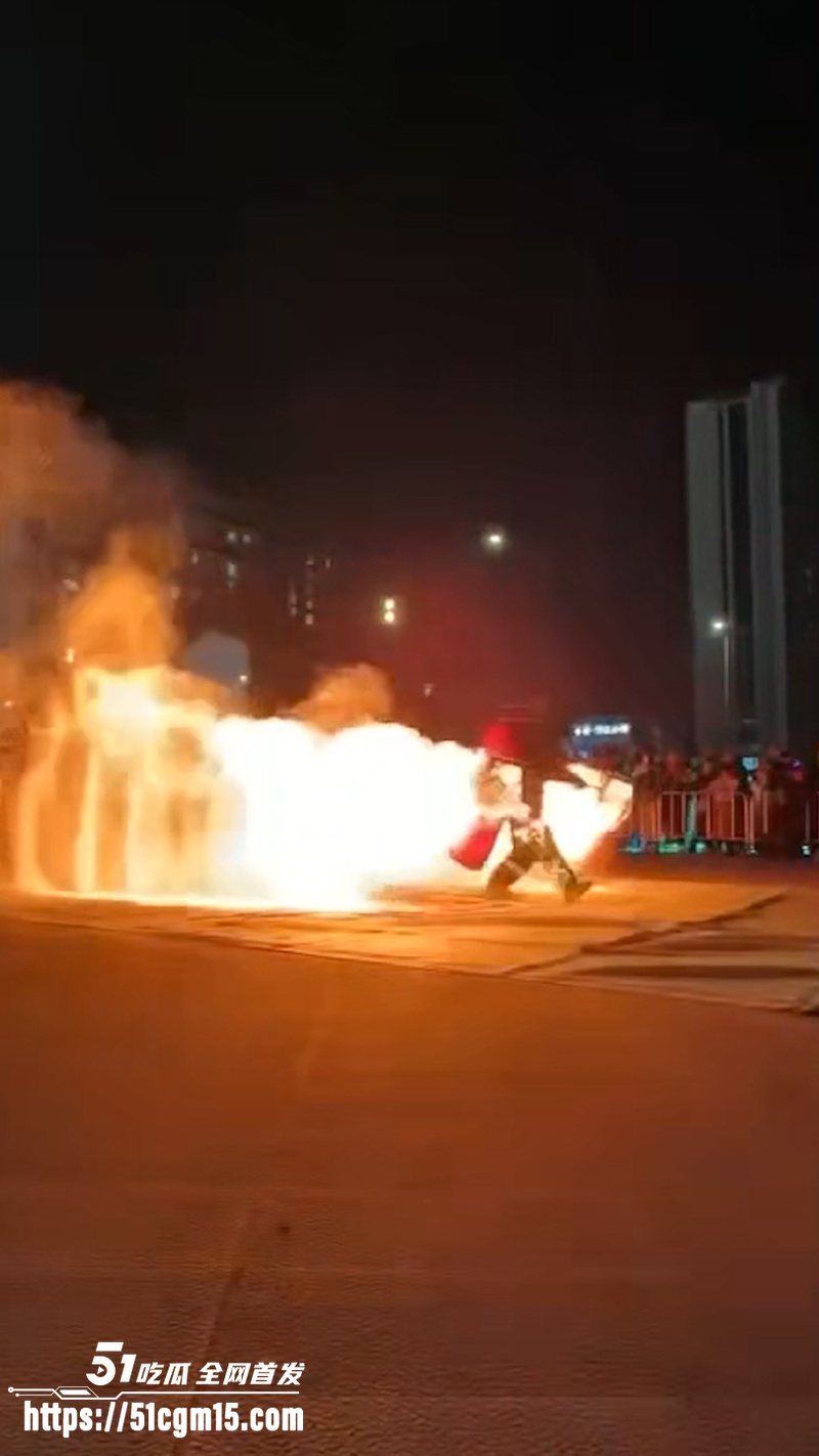 金门火舞哥 表演火棍杂技 回燃全身起火  3