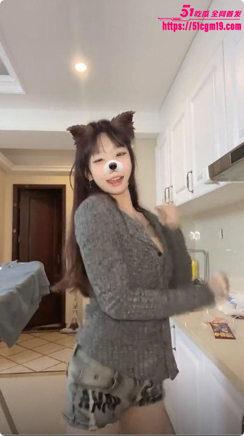 抖音精神小妹 小姜姜 性爱私拍放送 1 抖音精神小妹 小姜姜 性爱私拍放送 1