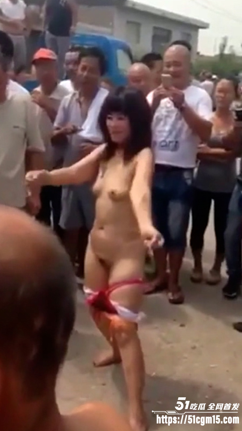 早年乡村低俗表演  1