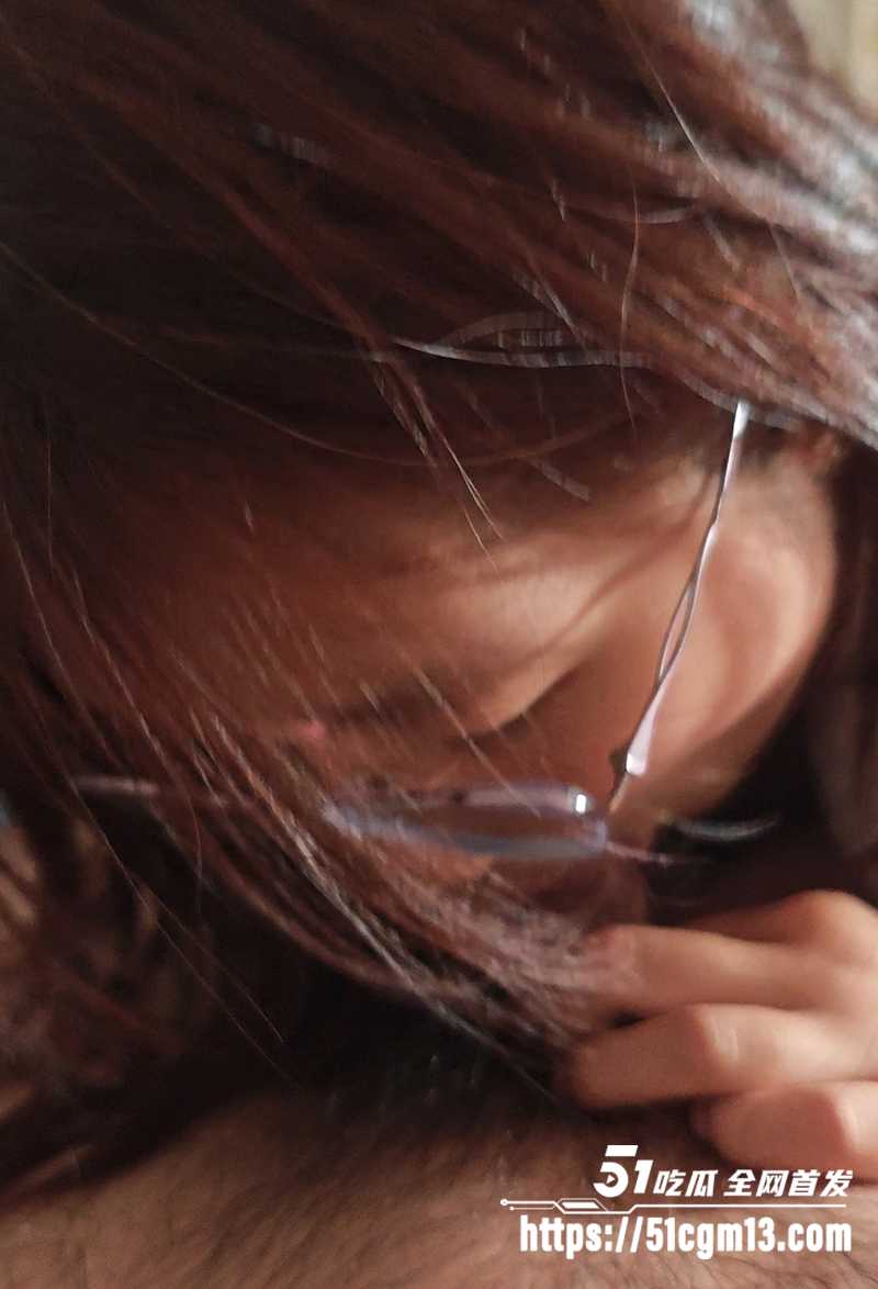 河北师范大学反差眼镜学生妹吴静涵性爱视频爆光7拷贝