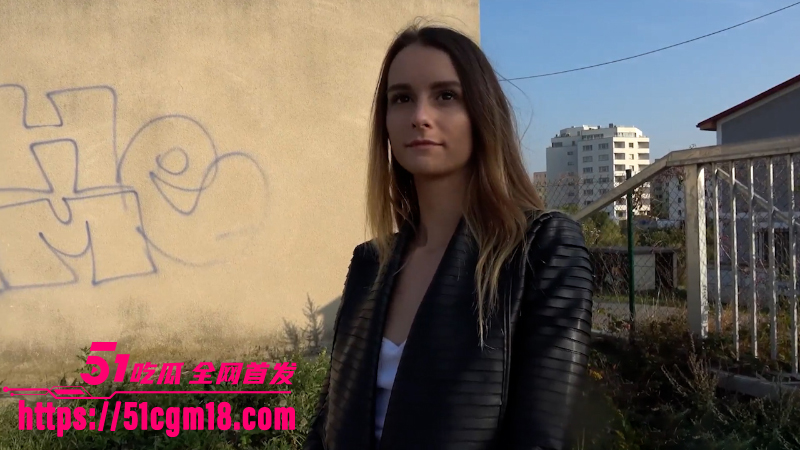 捷克街头搭讪 无内裤纹身少女 1