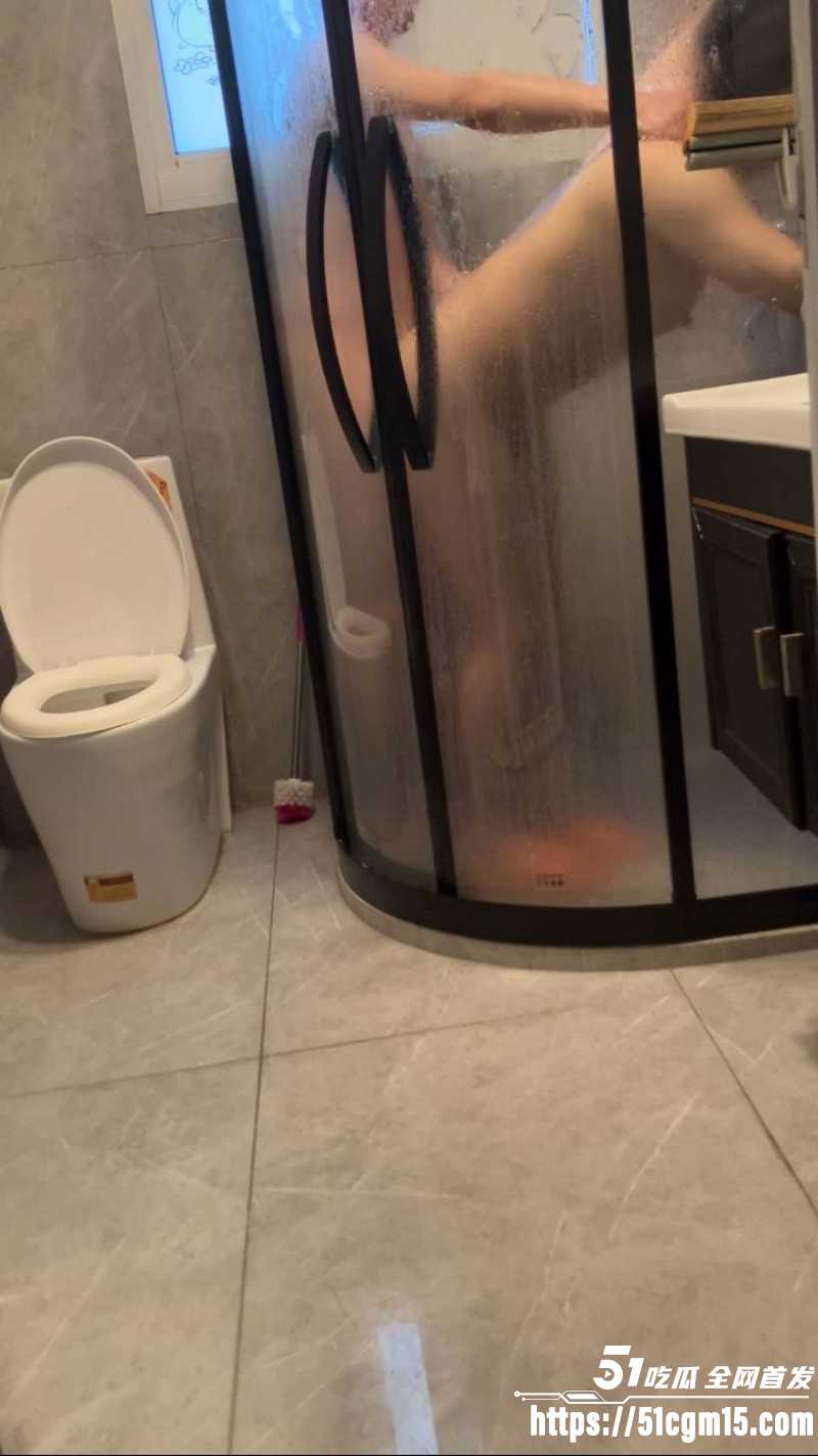 51原创爱吃饺子和嫂子和嫂子浴室偷情04