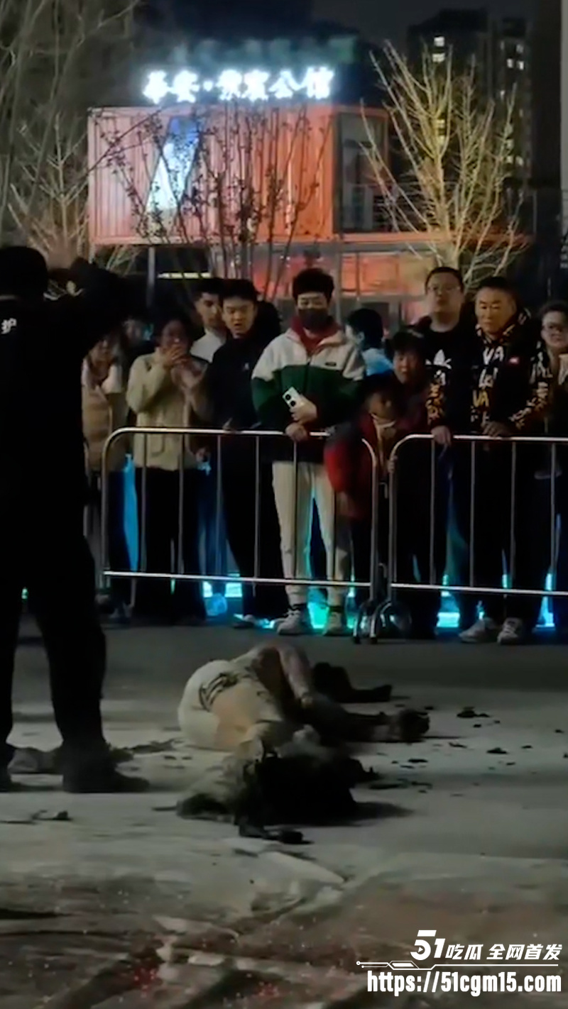 金门火舞哥 表演火棍杂技 回燃全身起火  7