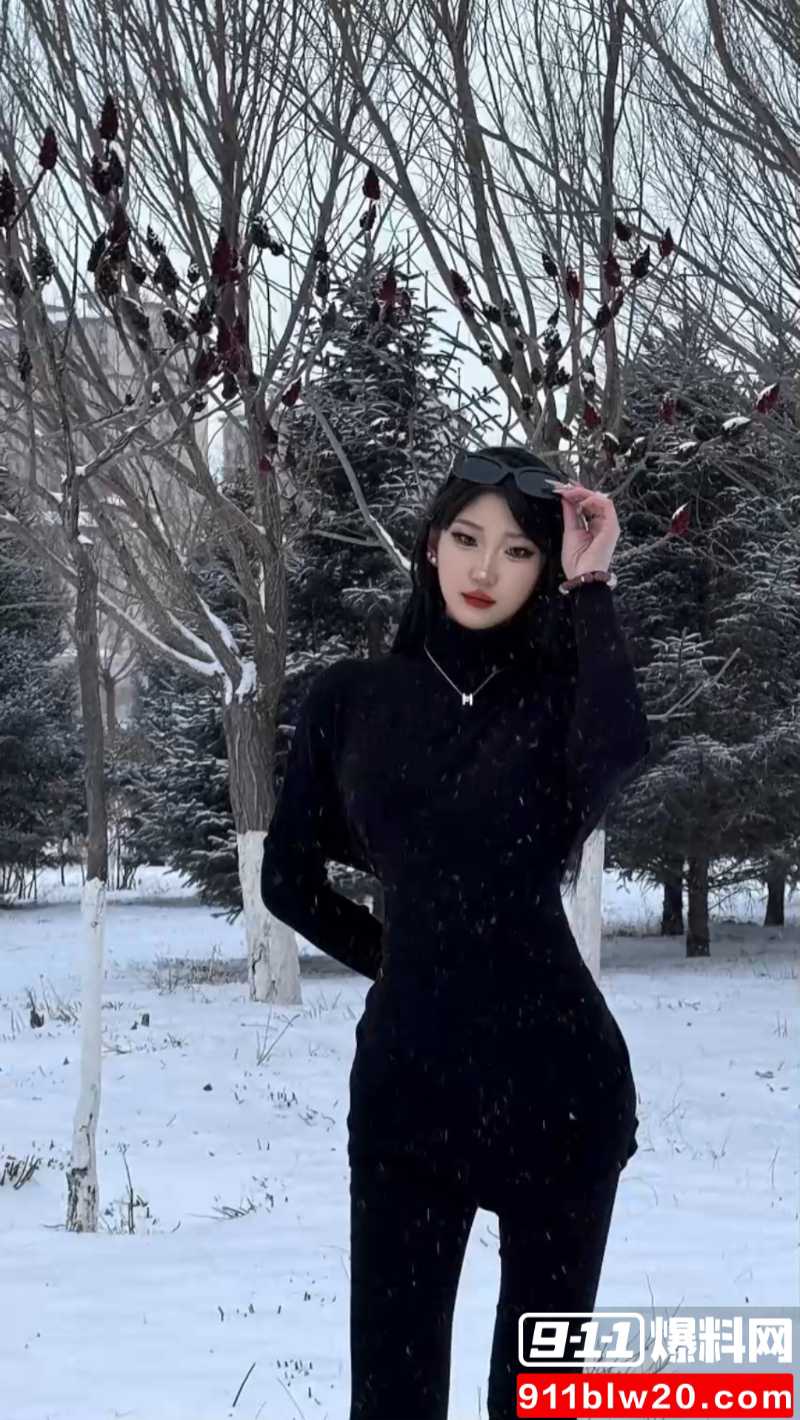 三位顶级骚货母狗 15