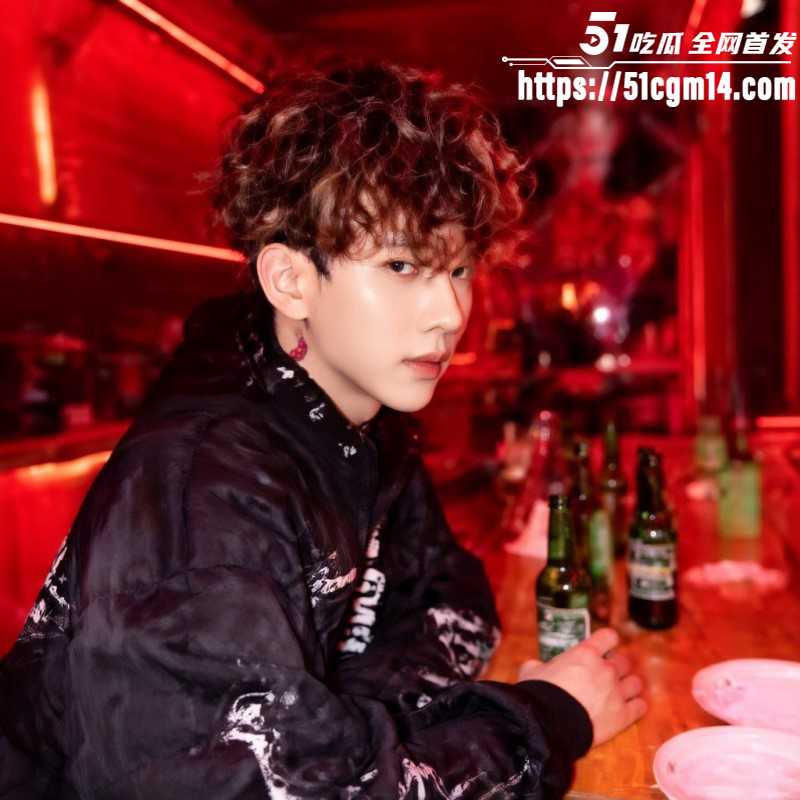 成都酒吧局头谢亚峰被曝出轨家暴02