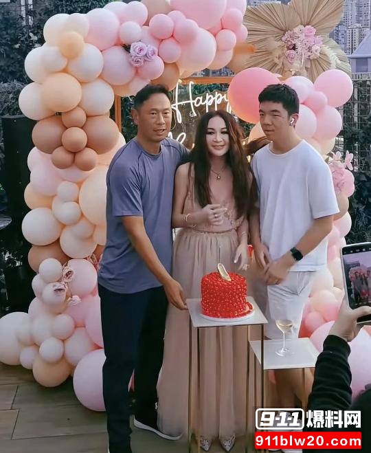 香港知名艺人温碧霞2