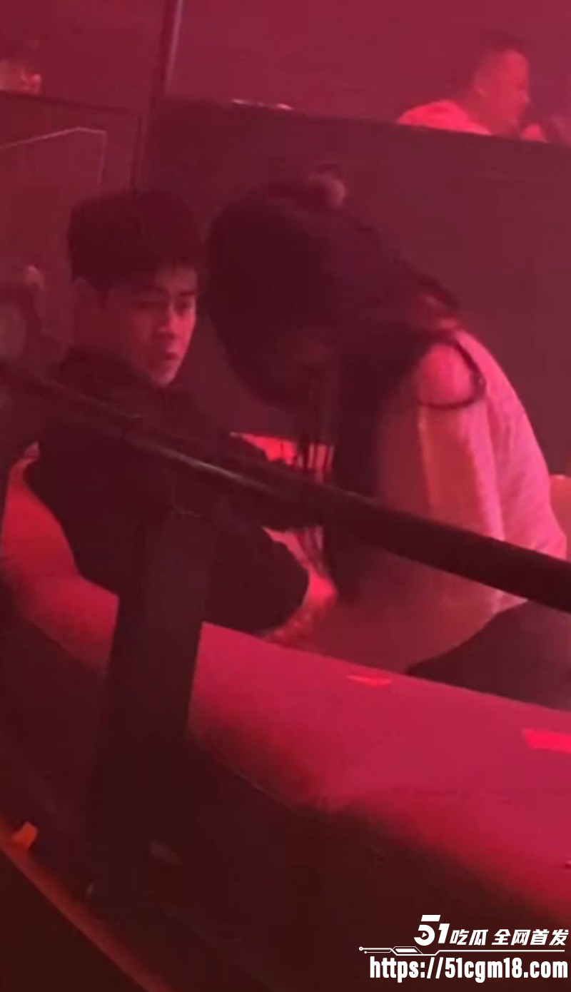 抖音网红潮汕小人物与女友开房约炮017