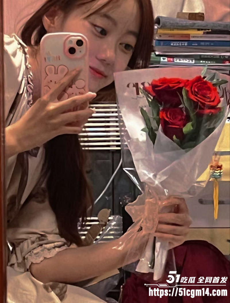 上海白嫩女大 张丽 性爱私拍 1