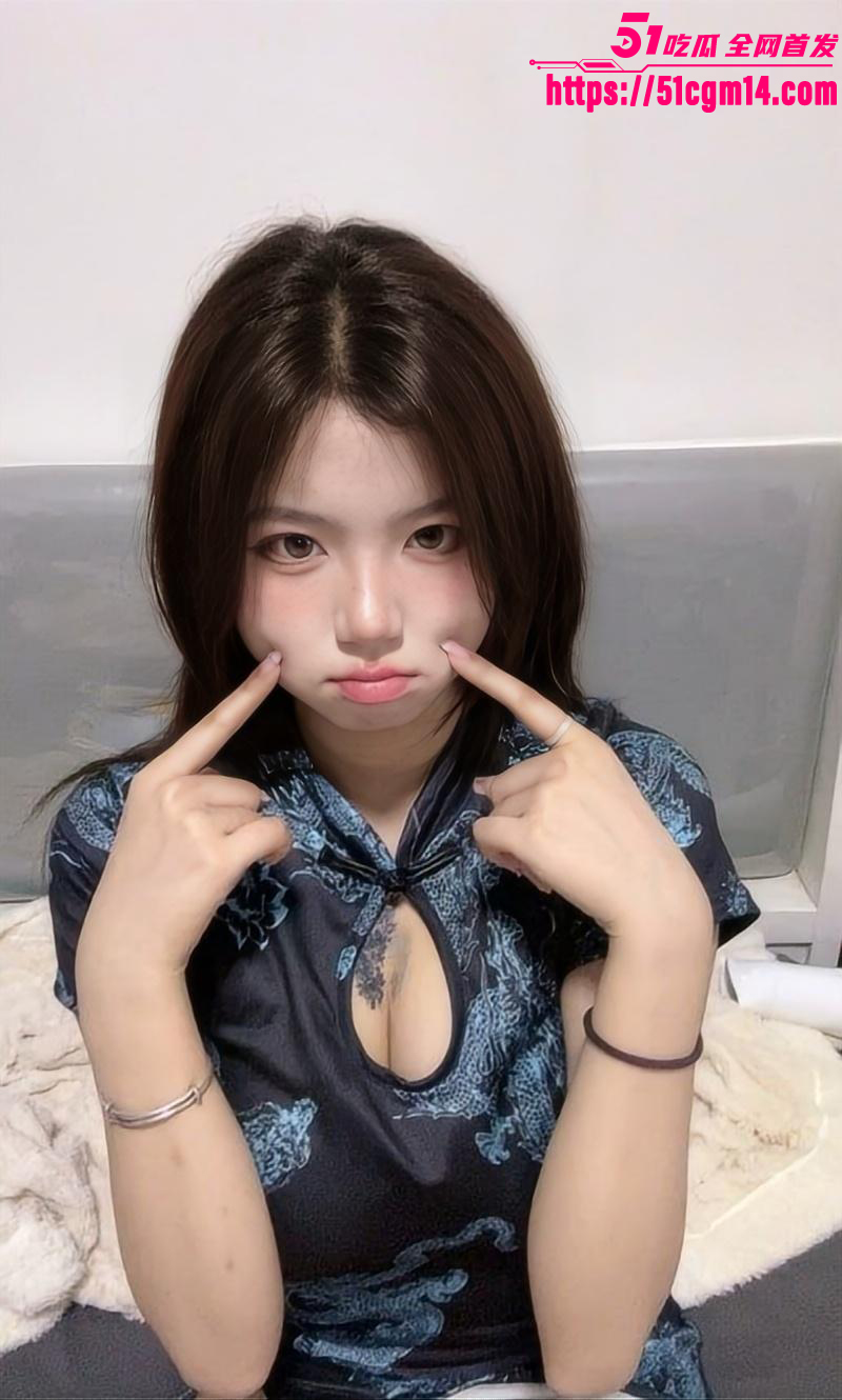 反差饥渴嫩妹自慰酷似邓紫棋02 反差饥渴嫩妹自慰酷似邓紫棋02