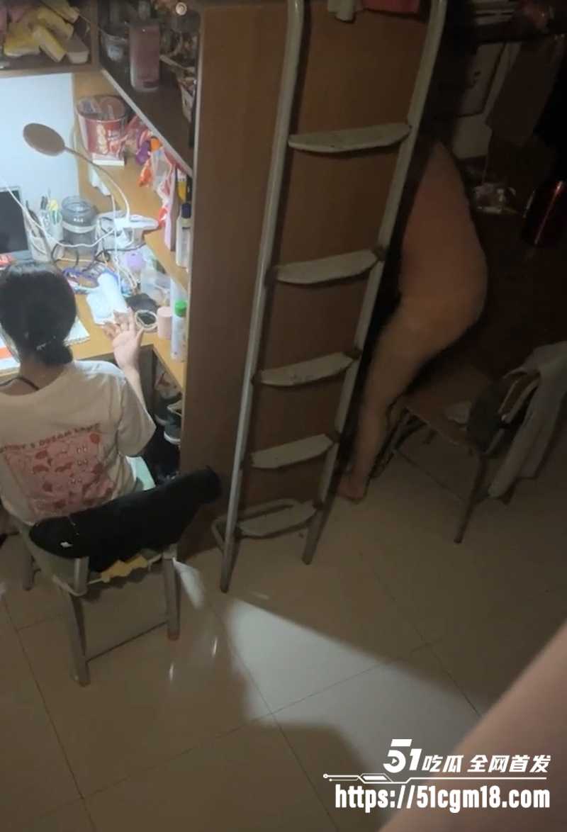 女大学生女生宿舍自慰加偷拍合集流出5拷贝 女大学生女生宿舍自慰加偷拍合集流出5拷贝