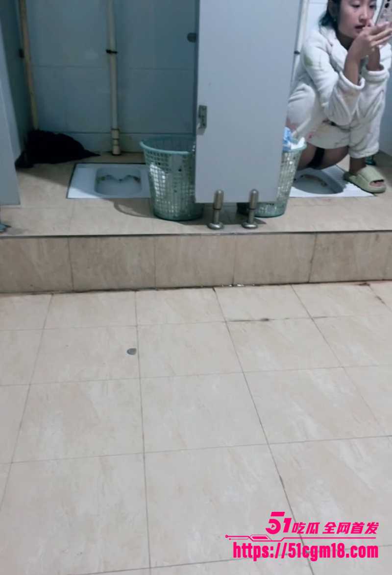 女大学生女生宿舍自慰加偷拍合集流出8拷贝 女大学生女生宿舍自慰加偷拍合集流出8拷贝