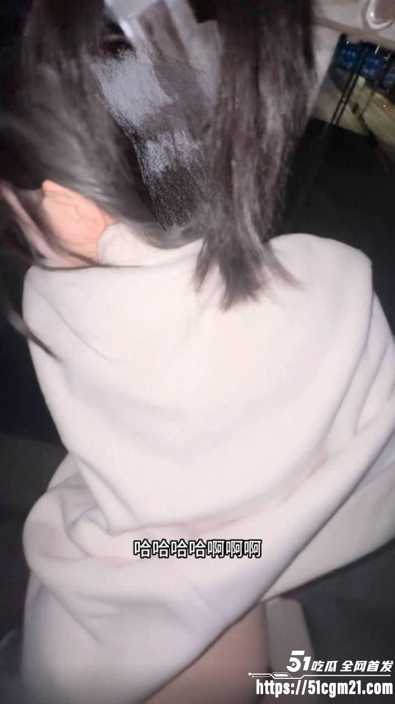 意淫自己妹妹和妹妹天桥做爱06