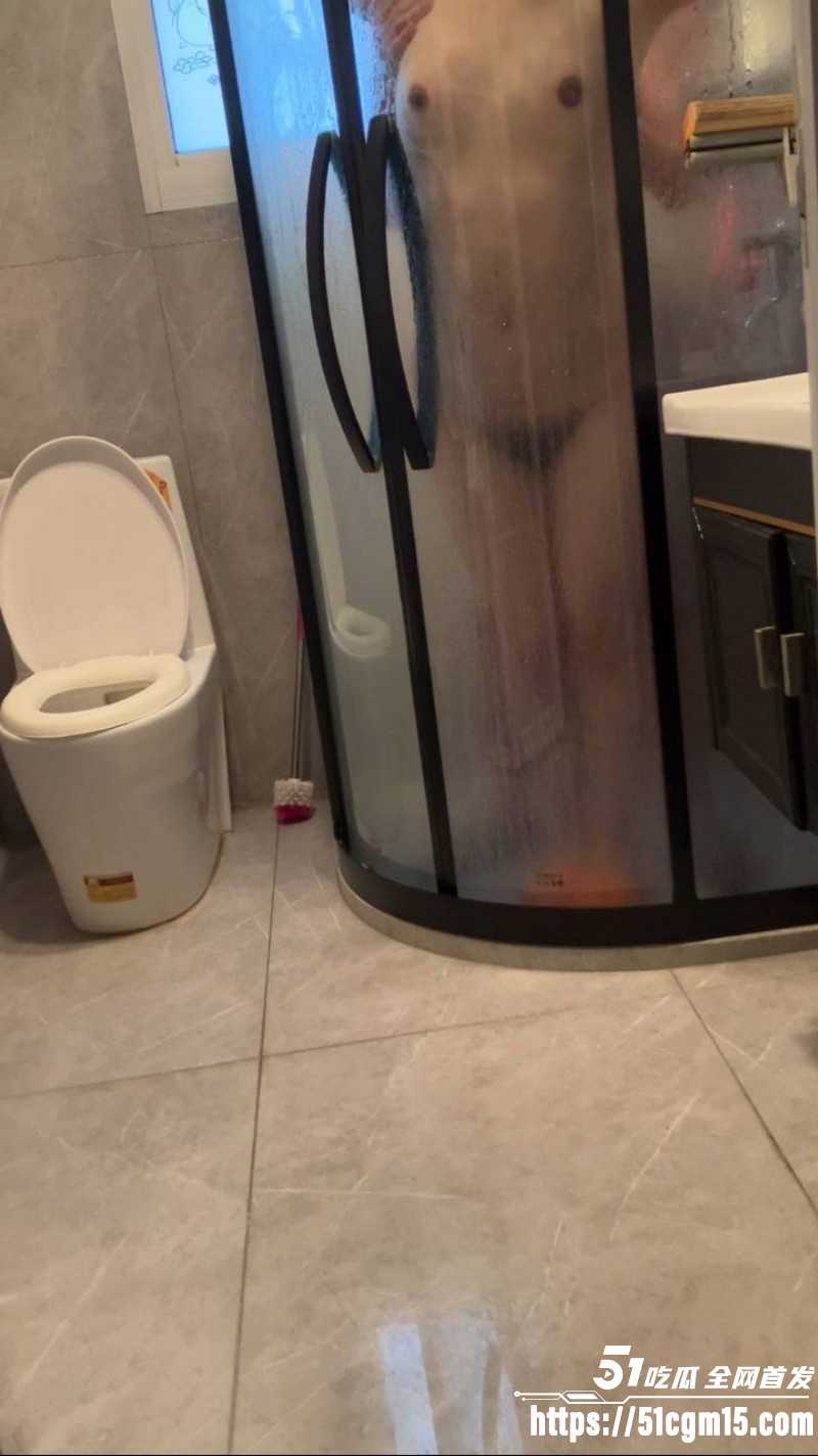 51原创爱吃饺子和嫂子和嫂子浴室偷情03