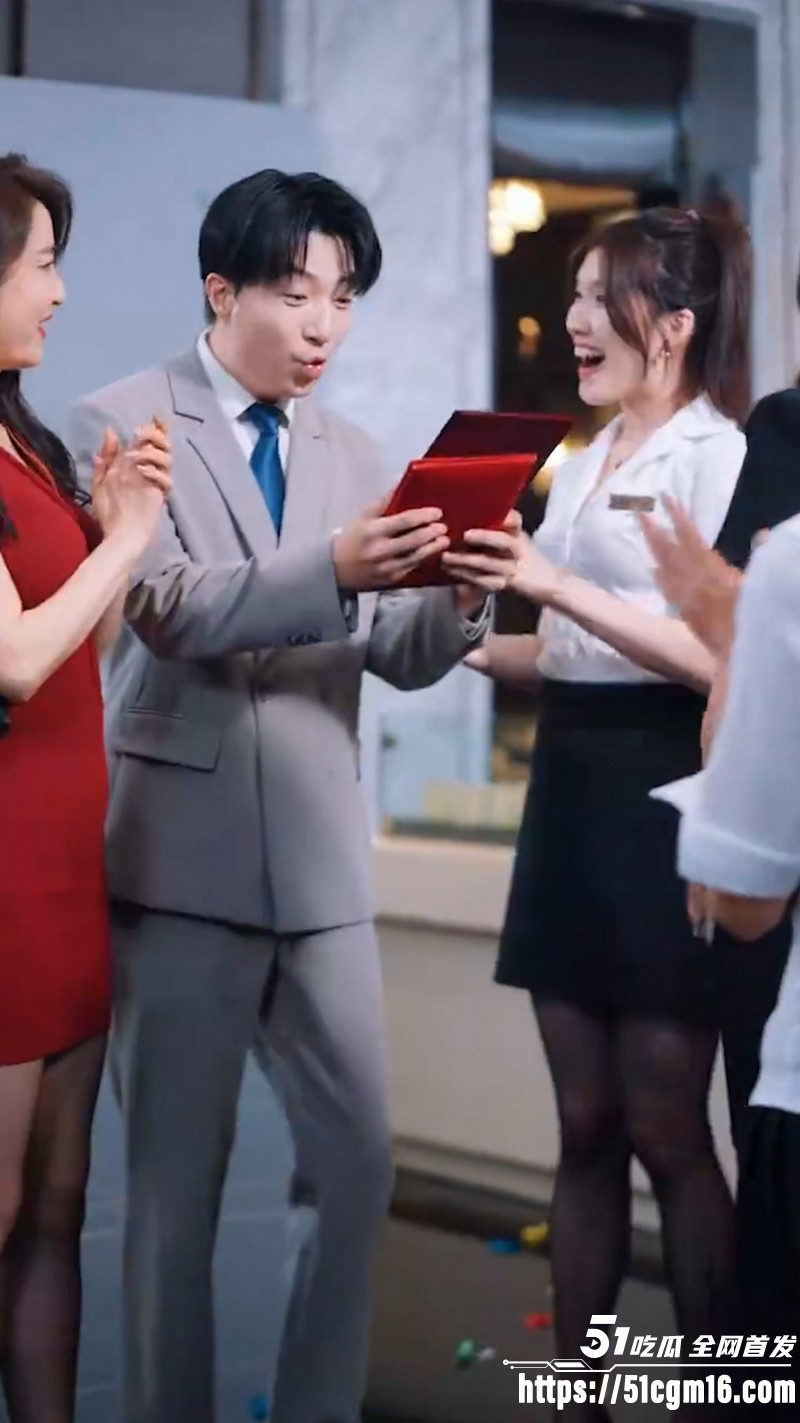 擦边短剧诱爱成瘾震撼来袭 8