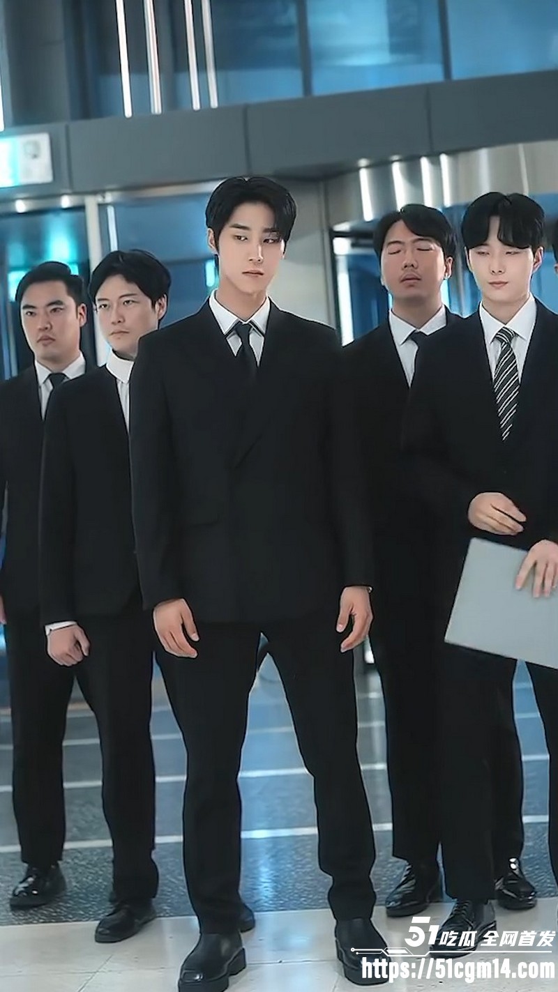 热播短剧前辈都是偶然吗新作 1