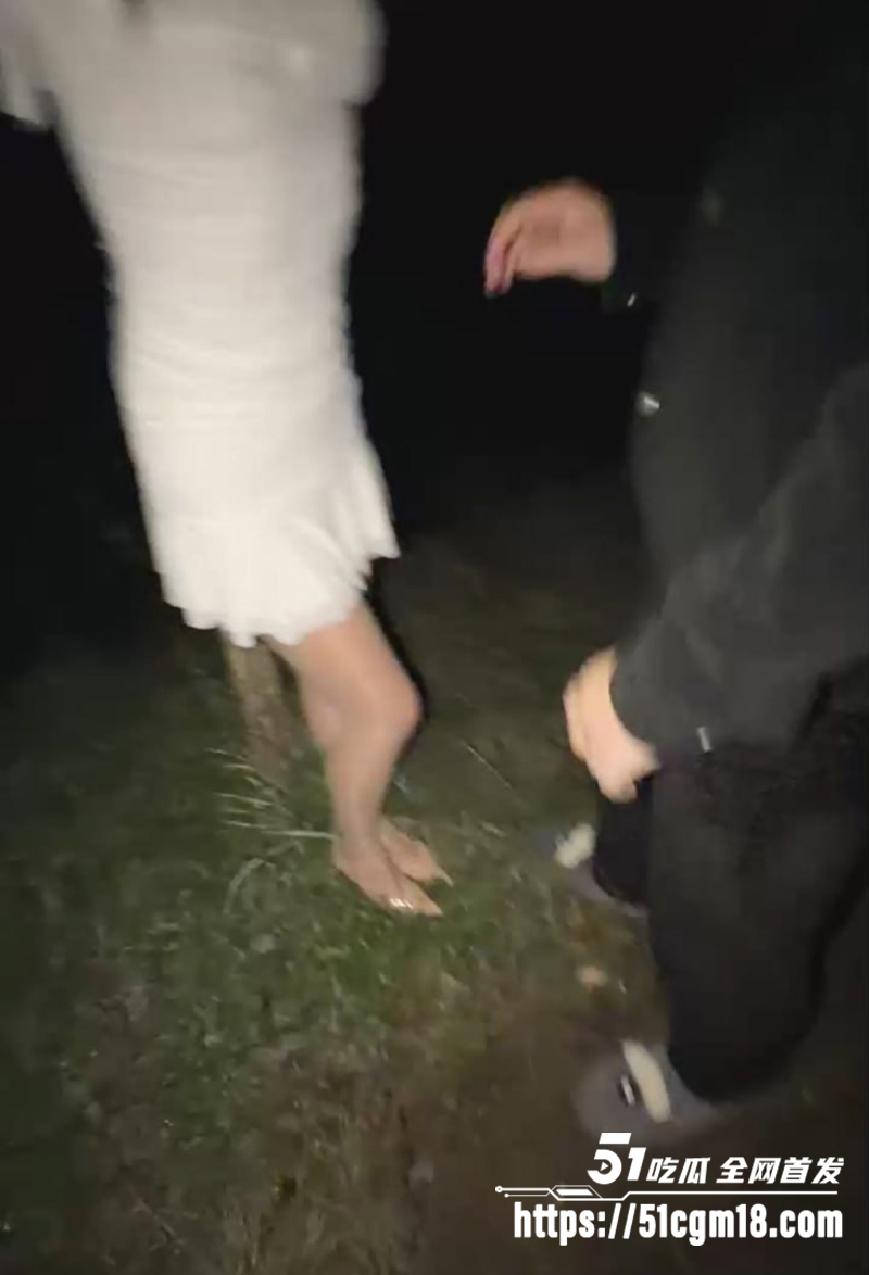 爆奶学姐玩户外群P车震视频流出 1 拷贝 爆奶学姐玩户外群P车震视频流出 1 拷贝