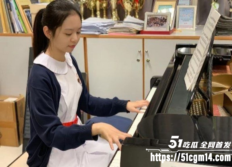 香港学生妹陈佳明酒店写真02