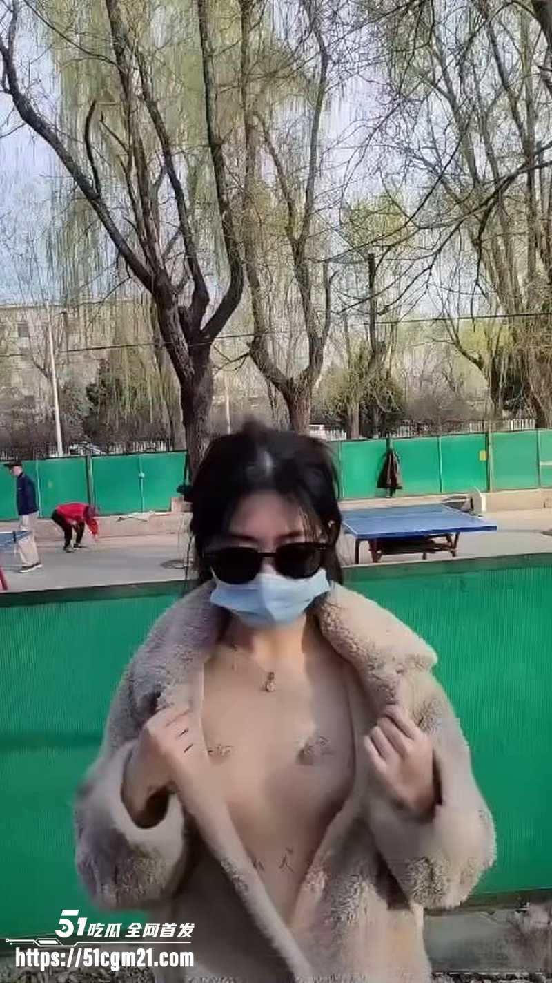 福利女神李小娜厕所全裸露出 4