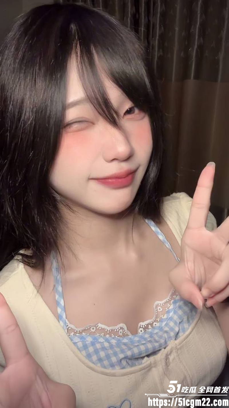 抖音50万粉甜妹江西荨荨子爆出深夜调教视频 6