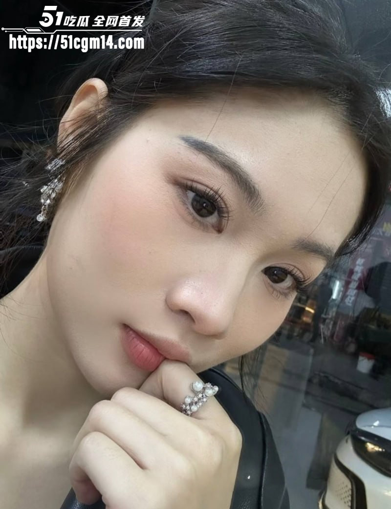 河南信阳江山樾售楼部张婷陪睡视频08