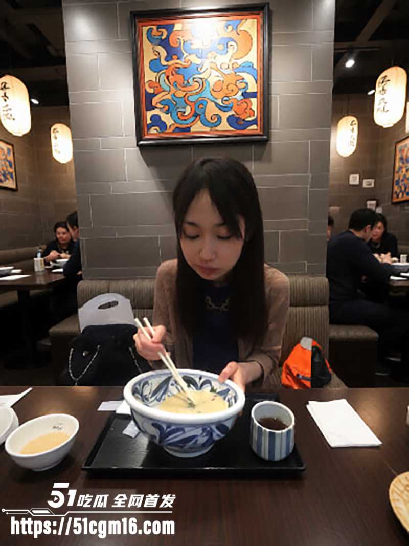 清纯女大吃鸡 2