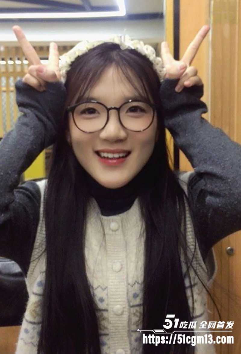 河北师范大学反差眼镜学生妹吴静涵性爱视频爆光4拷贝