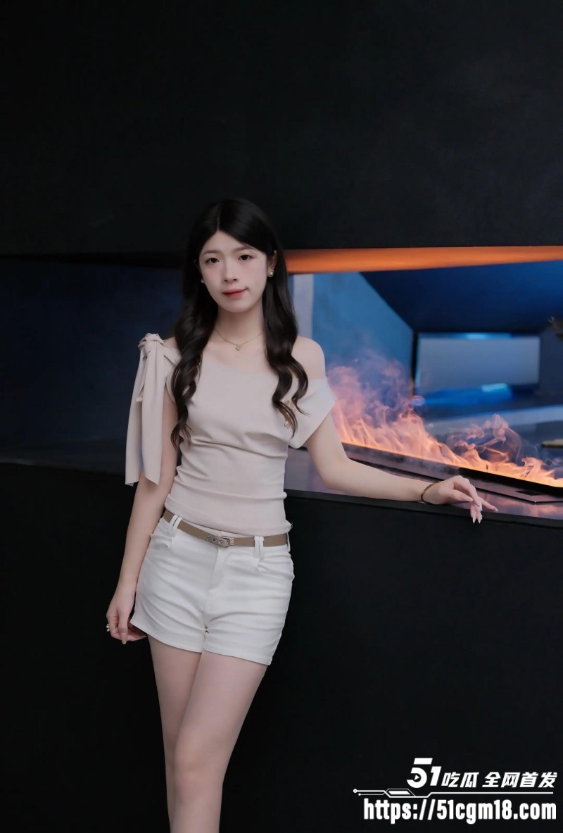 波浪卷学生妹约炮性爱自拍 10