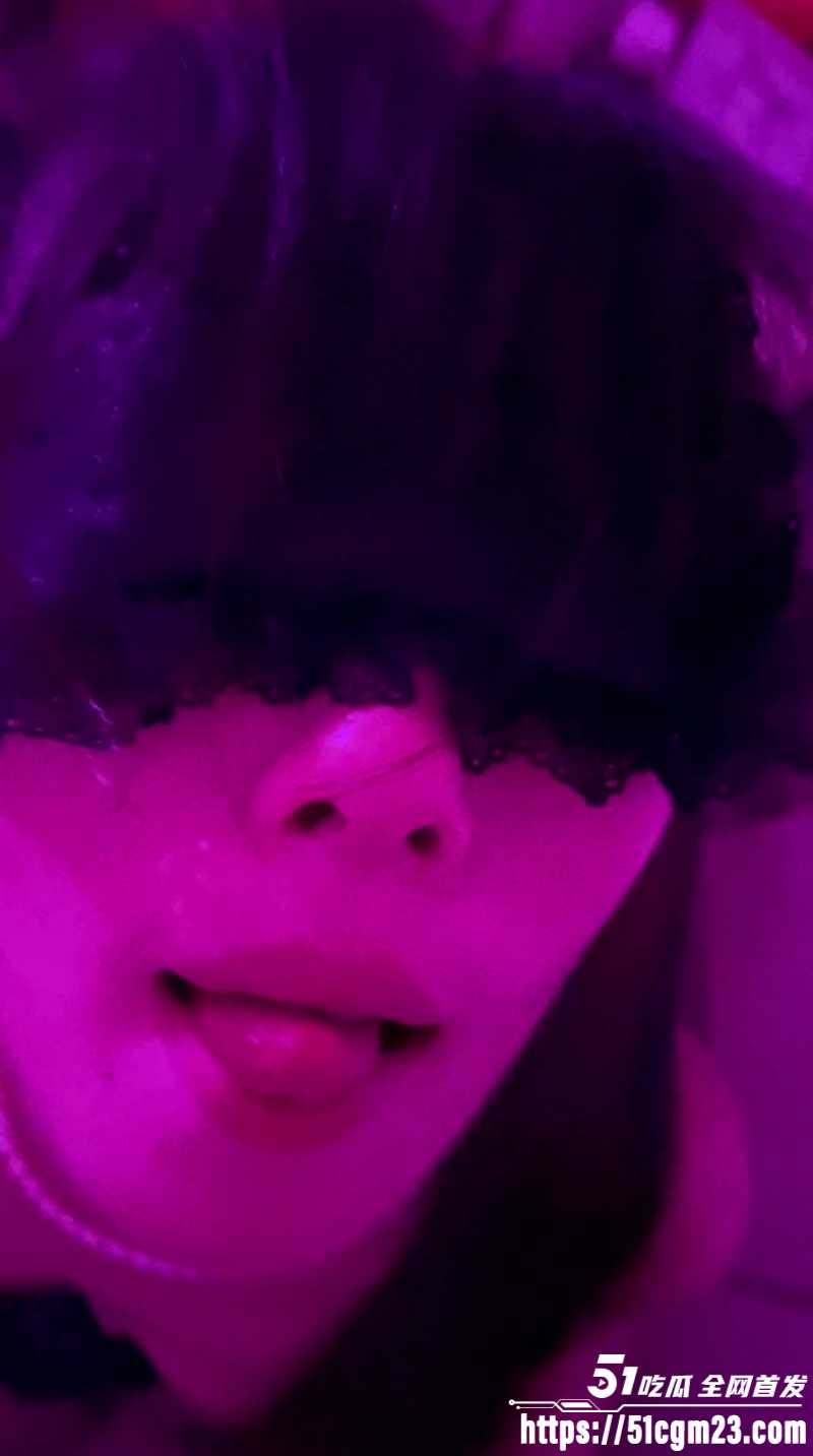 反差骚货 于楠熙 被当母狗调教 身着JK包臀裙舔屌后入 圆润肥臀臀浪翻涌不停