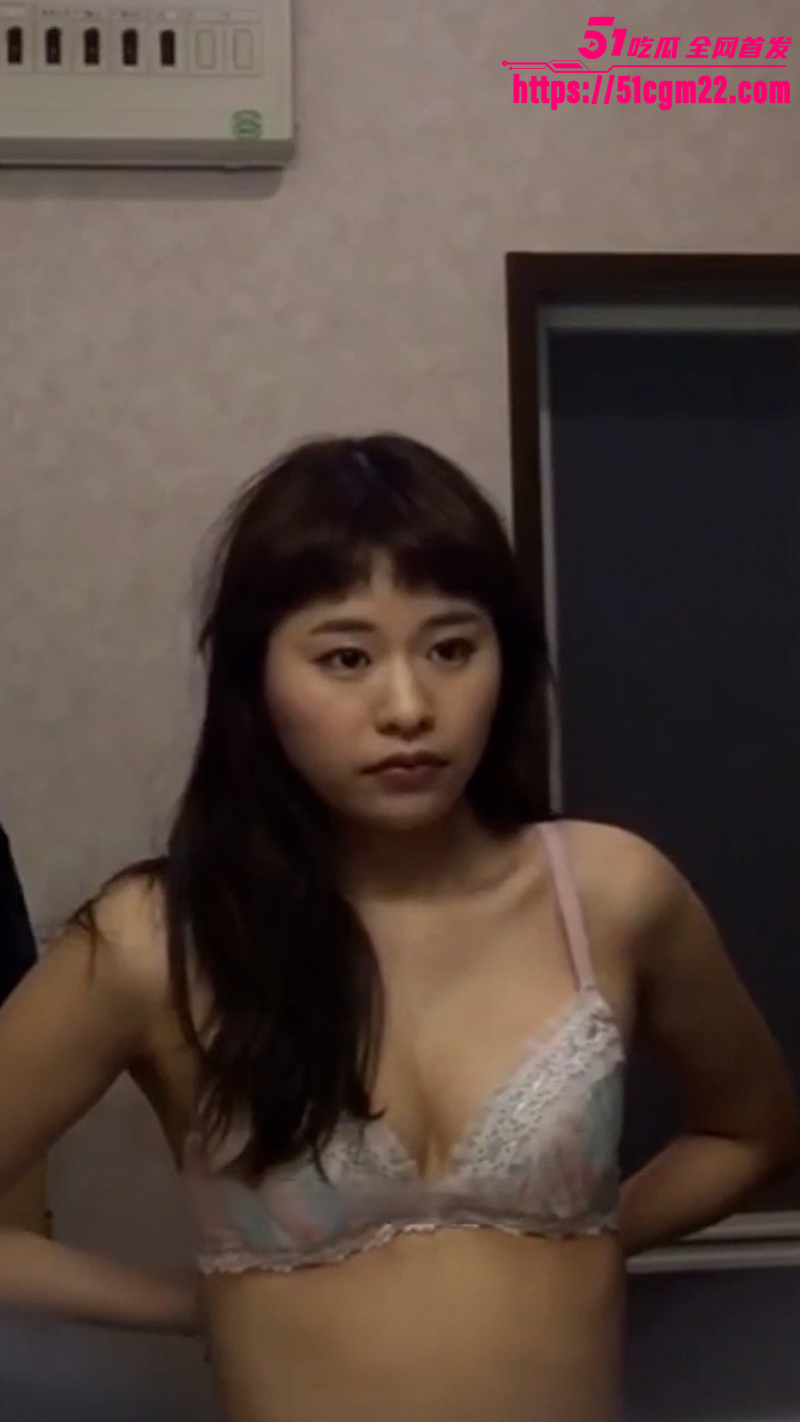 独家偷拍 邻家火辣美女 私密脱衣过程 2