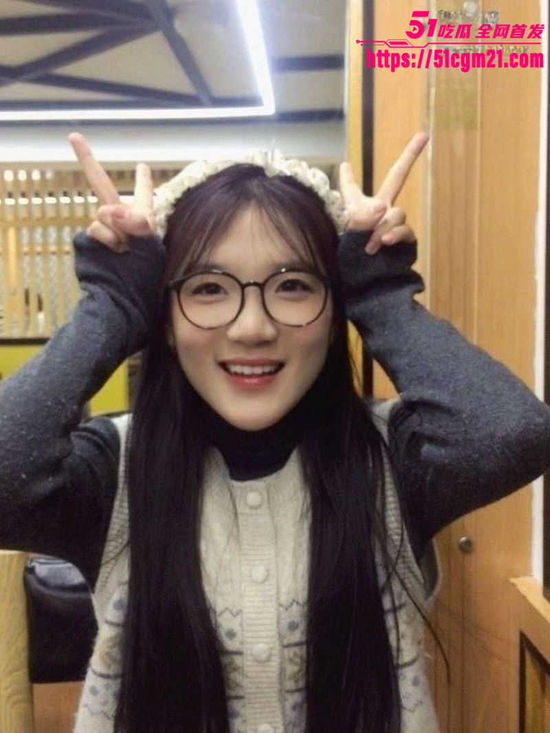 传媒学院眼镜妹 周晓云 男友调教视频泄密 露脸深喉传统姿势爆操 反差婊骚到没边！