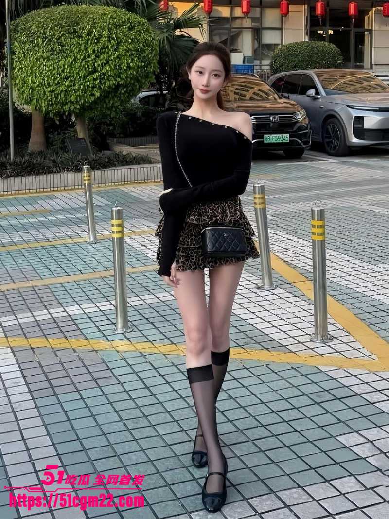 上海名媛 私人泳池援交金主 2