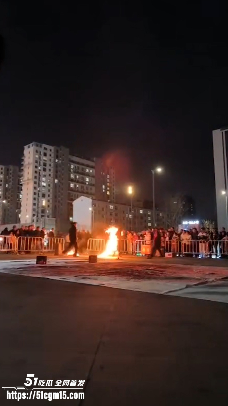 金门火舞哥 表演火棍杂技 回燃全身起火  4