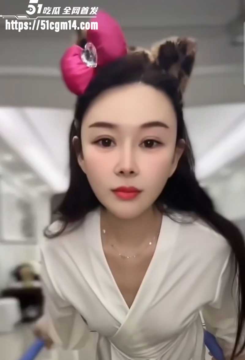 抖音网红闪现内衣内裤走光露点视频合集2拷贝