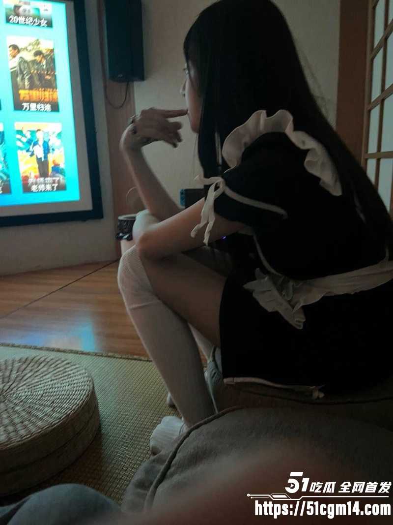 广东大三学姐 酒店3p视频 2