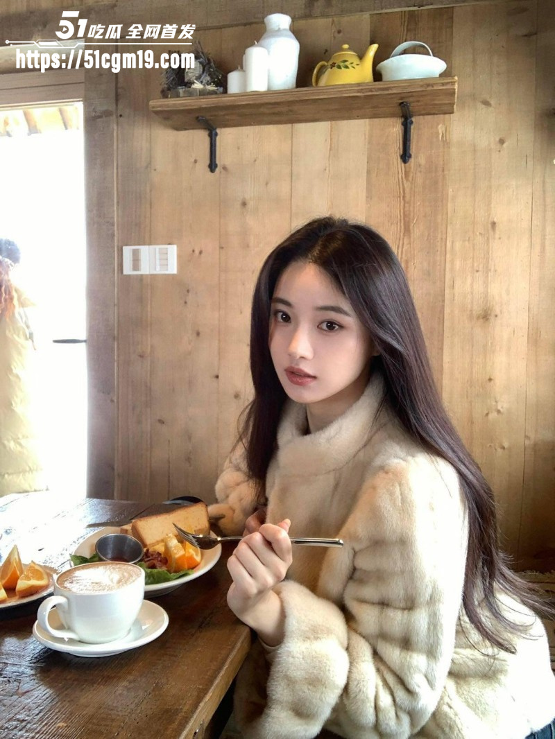 清纯少女遭金主调教私拍 2 清纯少女遭金主调教私拍 2