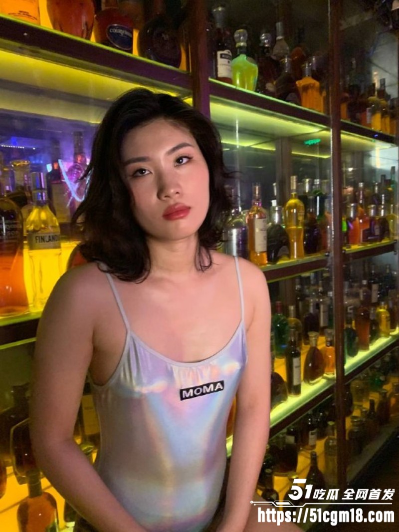 上海酒吧女销售 鹤儿 性爱自拍 1 上海酒吧女销售 鹤儿 性爱自拍 1